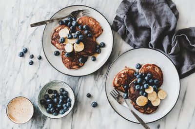 Light & Fluffy Banana Protein Pancakes - Low-Carb Breakfast